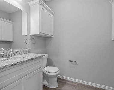 525-527 E Ball Street - Photo Thumbnail 13