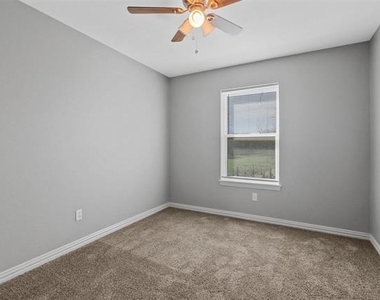 525-527 E Ball Street - Photo Thumbnail 7