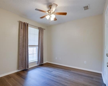 215 Linda Street - Photo Thumbnail 17