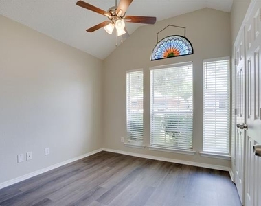 215 Linda Street - Photo Thumbnail 18