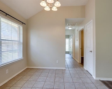 215 Linda Street - Photo Thumbnail 10