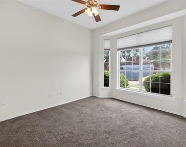1009 Mccoy Drive - Photo Thumbnail 2