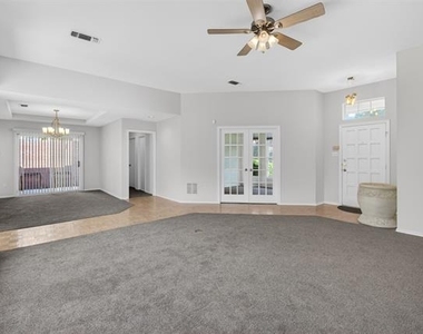 1009 Mccoy Drive - Photo Thumbnail 6