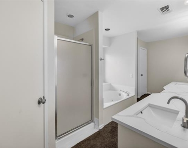 1009 Mccoy Drive - Photo Thumbnail 23