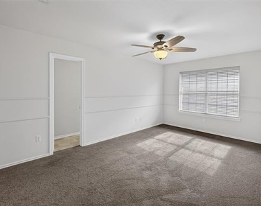 1009 Mccoy Drive - Photo Thumbnail 17