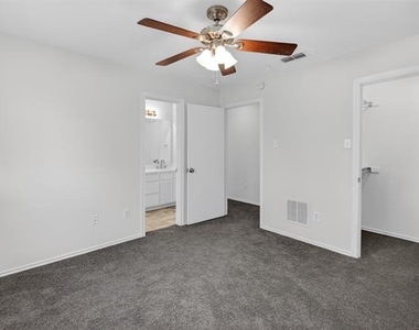 1009 Mccoy Drive - Photo Thumbnail 11
