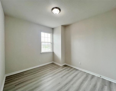 15201 Everly Court - Photo Thumbnail 22