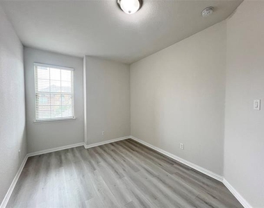 15201 Everly Court - Photo Thumbnail 24
