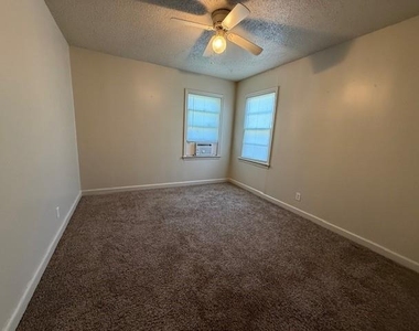 3250 College Street - Photo Thumbnail 7