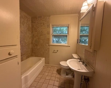3250 College Street - Photo Thumbnail 9
