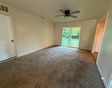 3250 College Street - Photo Thumbnail 2