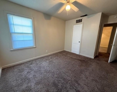 3250 College Street - Photo Thumbnail 6