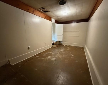 3250 College Street - Photo Thumbnail 10