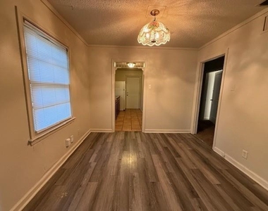 3250 College Street - Photo Thumbnail 3