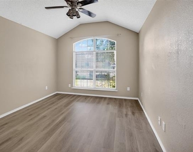 1105 Hidden Glade Drive - Photo Thumbnail 12