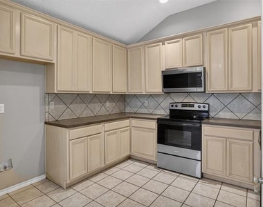 1105 Hidden Glade Drive - Photo Thumbnail 8
