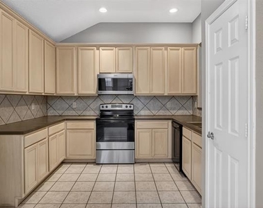 1105 Hidden Glade Drive - Photo Thumbnail 7
