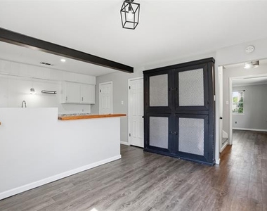 2319 St Gregory Street - Photo Thumbnail 8