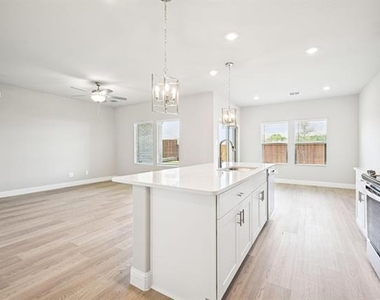 718 London Town Lane - Photo Thumbnail 10