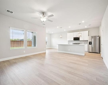 718 London Town Lane - Photo Thumbnail 2