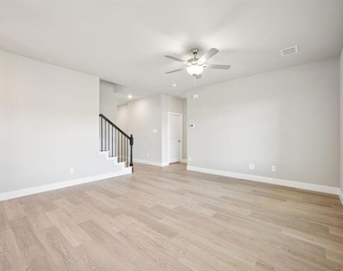718 London Town Lane - Photo Thumbnail 6