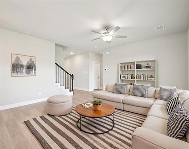 718 London Town Lane - Photo Thumbnail 7