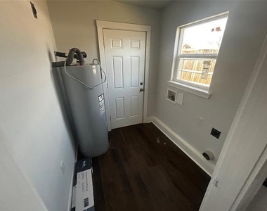 1742 Victoria Street - Photo Thumbnail 5