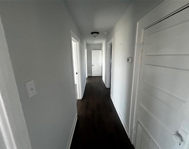 1742 Victoria Street - Photo Thumbnail 9