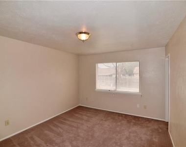 556 Hanover Drive - Photo Thumbnail 3