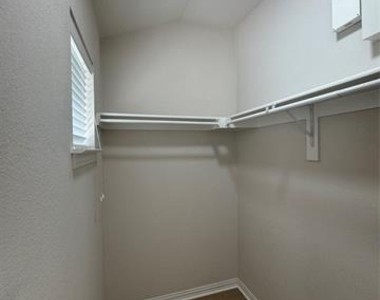 8745 Manhattan Avenue - Photo Thumbnail 20