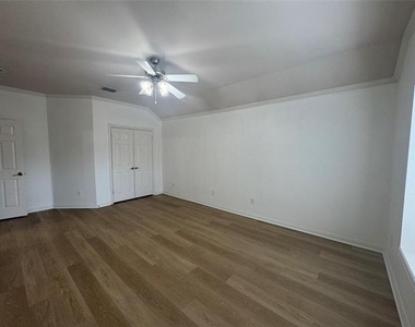 8745 Manhattan Avenue - Photo Thumbnail 19