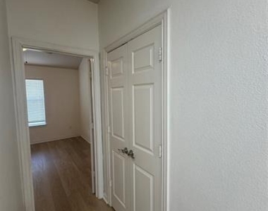 8745 Manhattan Avenue - Photo Thumbnail 15