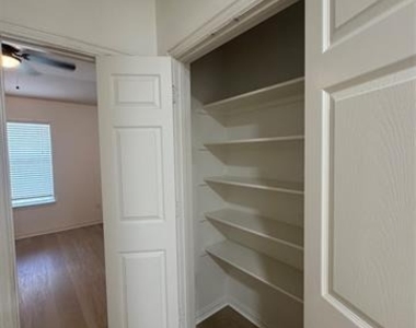 8745 Manhattan Avenue - Photo Thumbnail 16