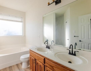 10332 Trevino Lane - Photo Thumbnail 13