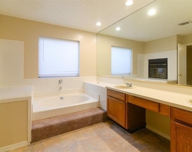 11815 Sunrise Drive - Photo Thumbnail 10