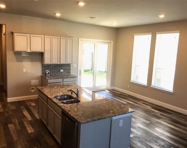 1353 Elaine Drive - Photo Thumbnail 13