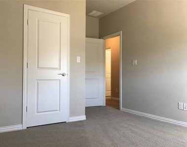 1353 Elaine Drive - Photo Thumbnail 27