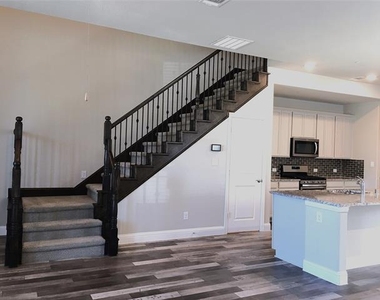 1353 Elaine Drive - Photo Thumbnail 14