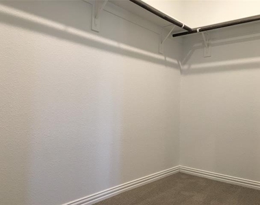 1353 Elaine Drive - Photo Thumbnail 21