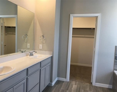 1353 Elaine Drive - Photo Thumbnail 17