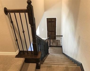 1353 Elaine Drive - Photo Thumbnail 22