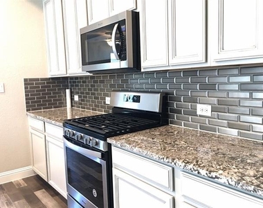 1353 Elaine Drive - Photo Thumbnail 5