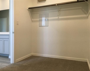 1353 Elaine Drive - Photo Thumbnail 20