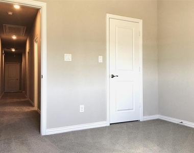 1353 Elaine Drive - Photo Thumbnail 29