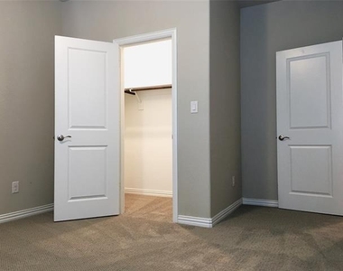 1353 Elaine Drive - Photo Thumbnail 28