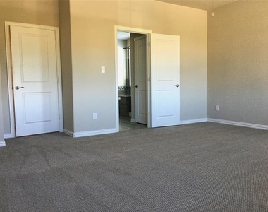 1353 Elaine Drive - Photo Thumbnail 16