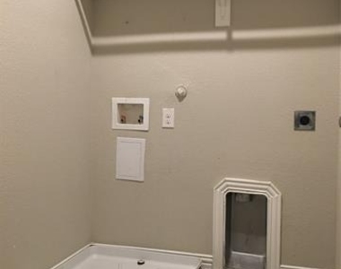 1353 Elaine Drive - Photo Thumbnail 32