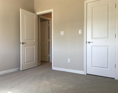1353 Elaine Drive - Photo Thumbnail 30