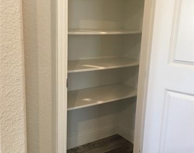1353 Elaine Drive - Photo Thumbnail 9