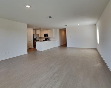 3707 Longleaf Drive - Photo Thumbnail 2